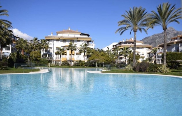 Apartment - Herverkoop - Marbella - Nueva Andalucía