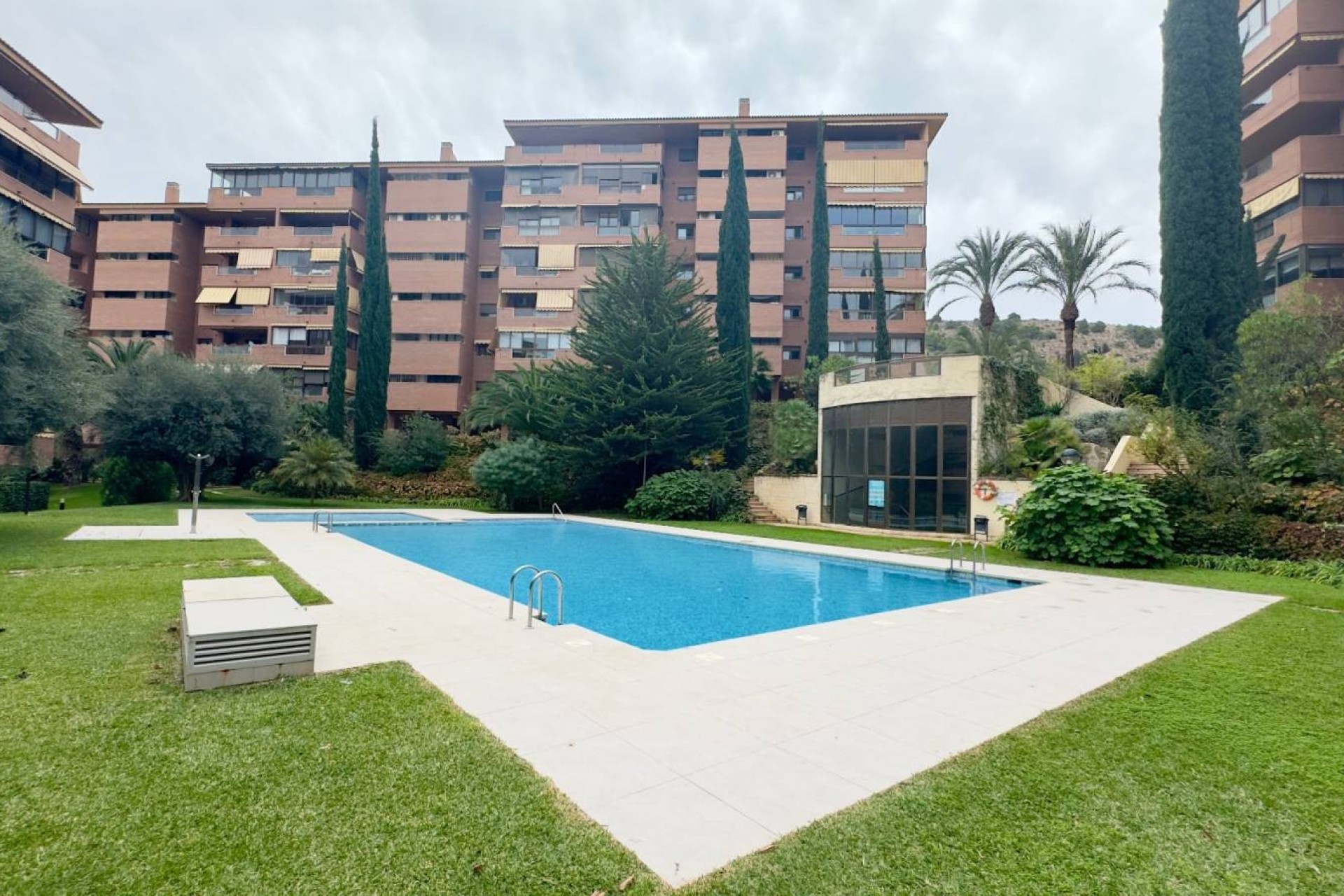 Herverkoop - Apartment - Alicante - Vistahermosa