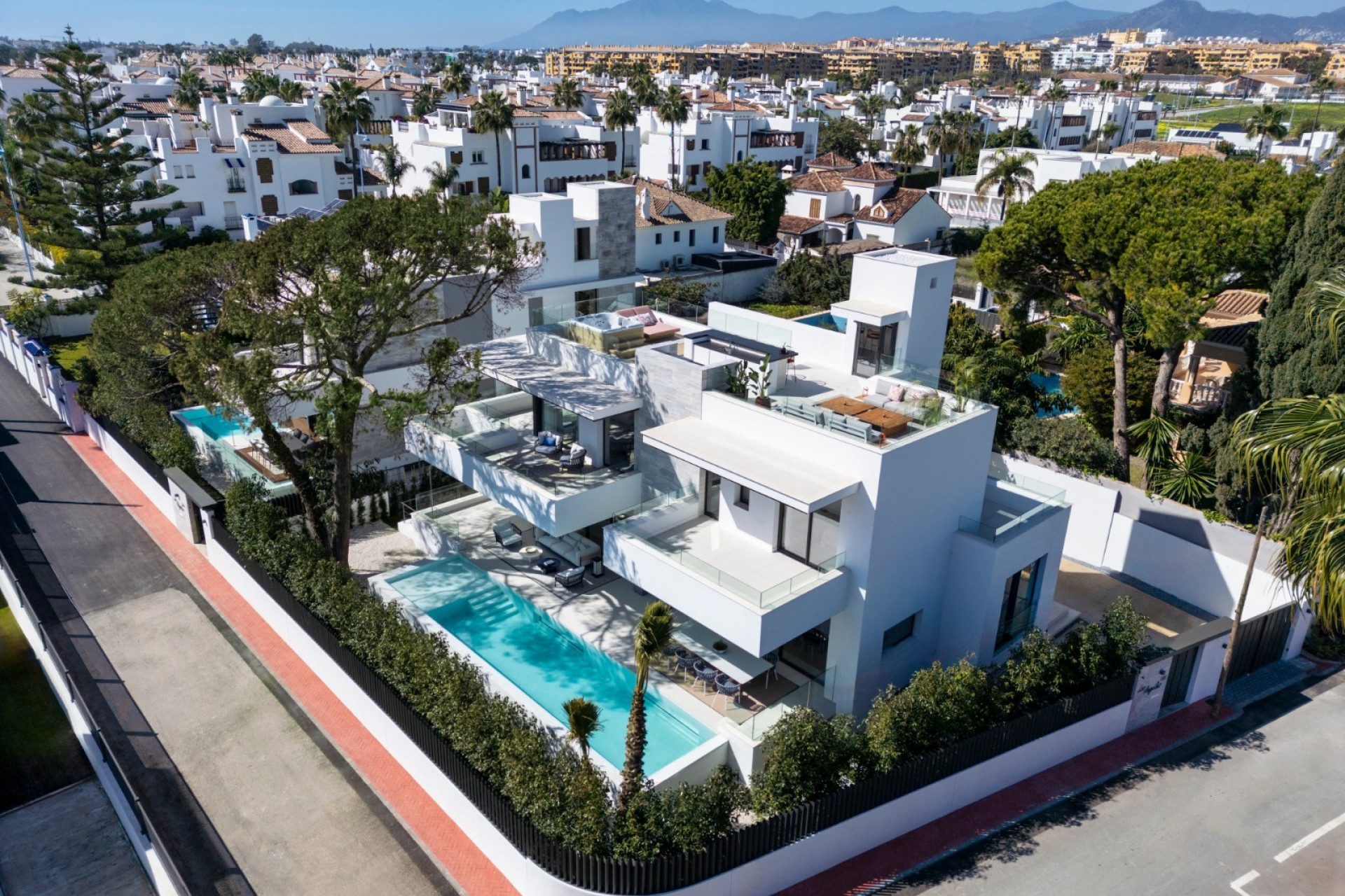 Herverkoop - Villa - Marbella - Puerto Banús