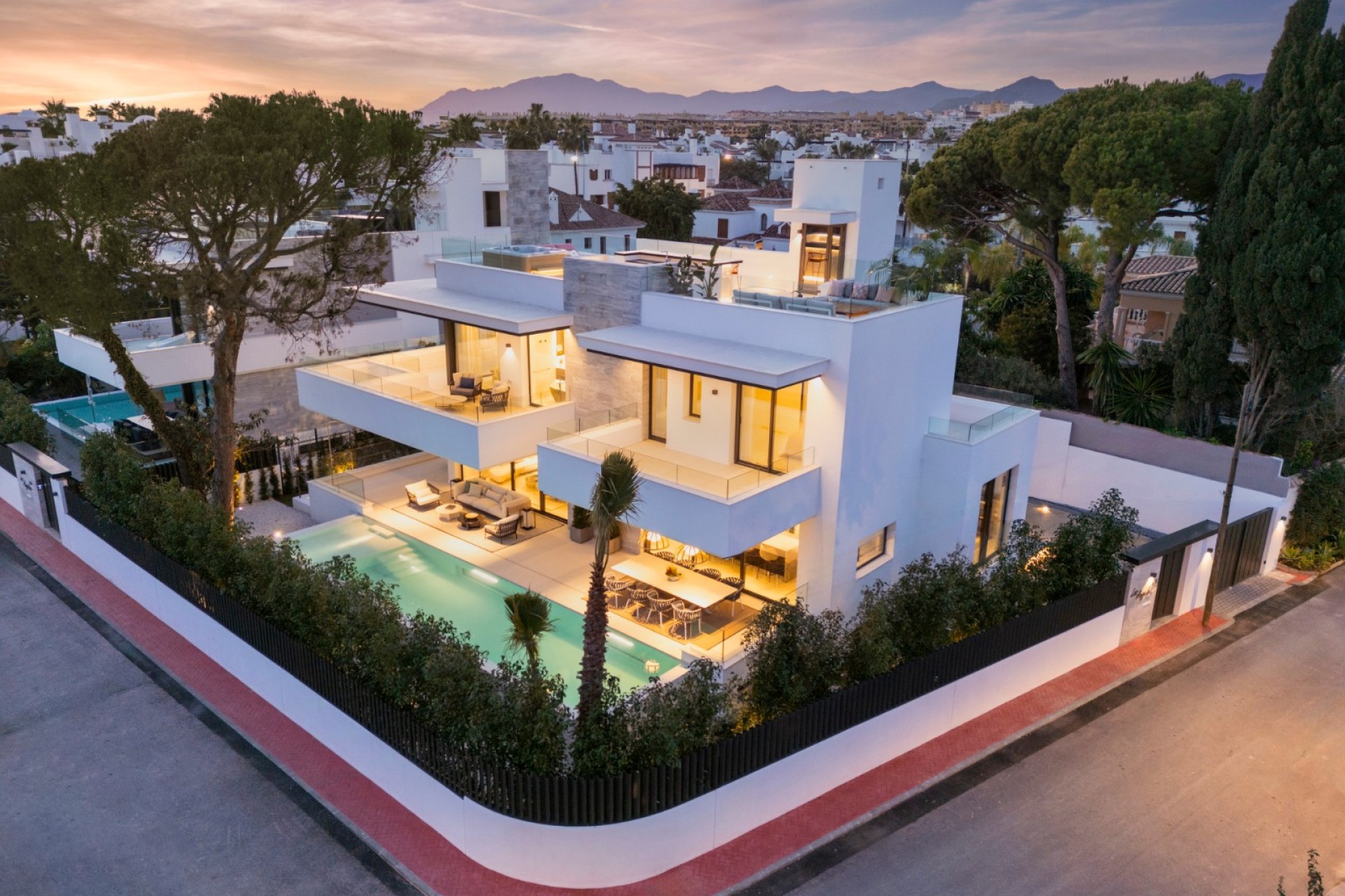 Herverkoop - Villa - Marbella - Puerto Banús