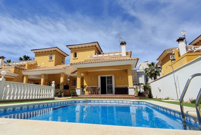 Herverkoop - Villa - Orihuela Costa - La Zenia