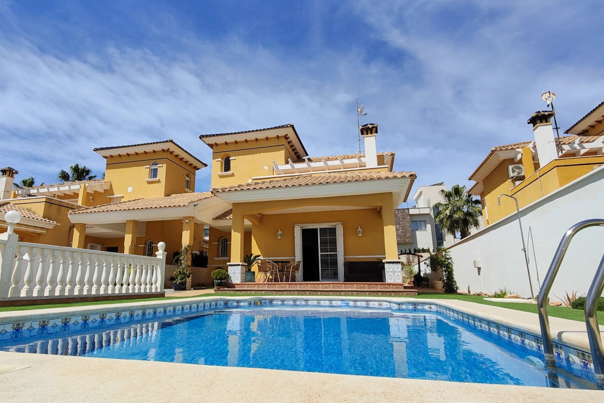 Herverkoop - Villa - Orihuela Costa - La Zenia