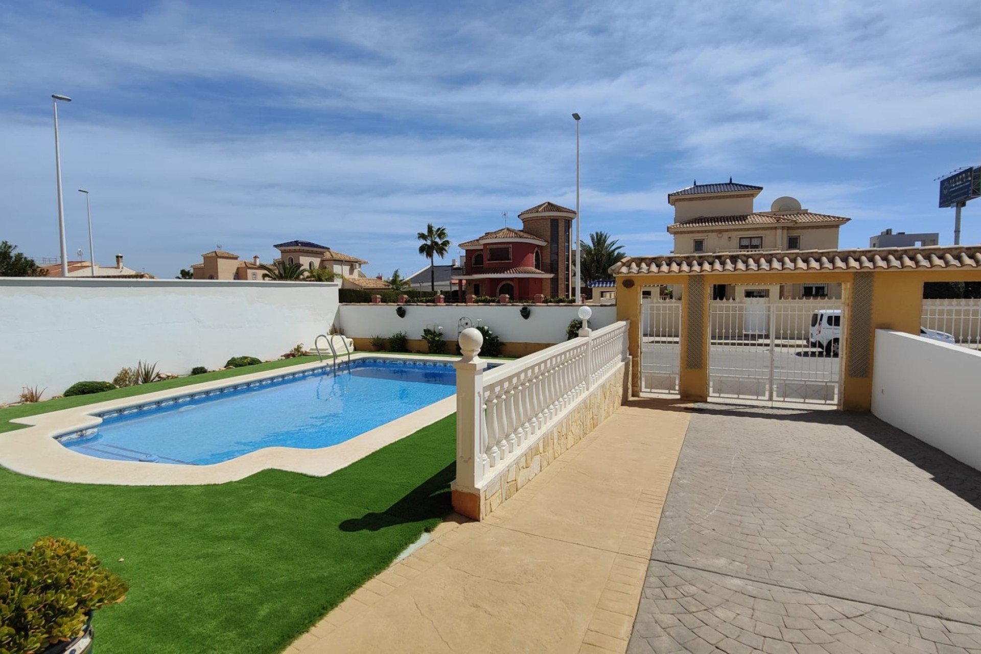 Herverkoop - Villa - Orihuela Costa - La Zenia