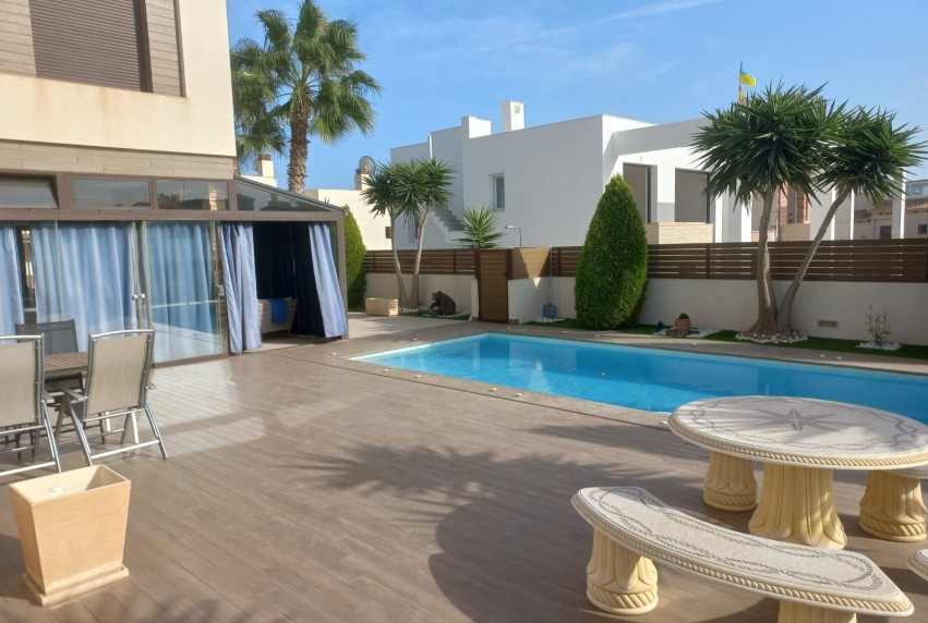 Herverkoop - Villa - Torrevieja - Aguas Nuevas