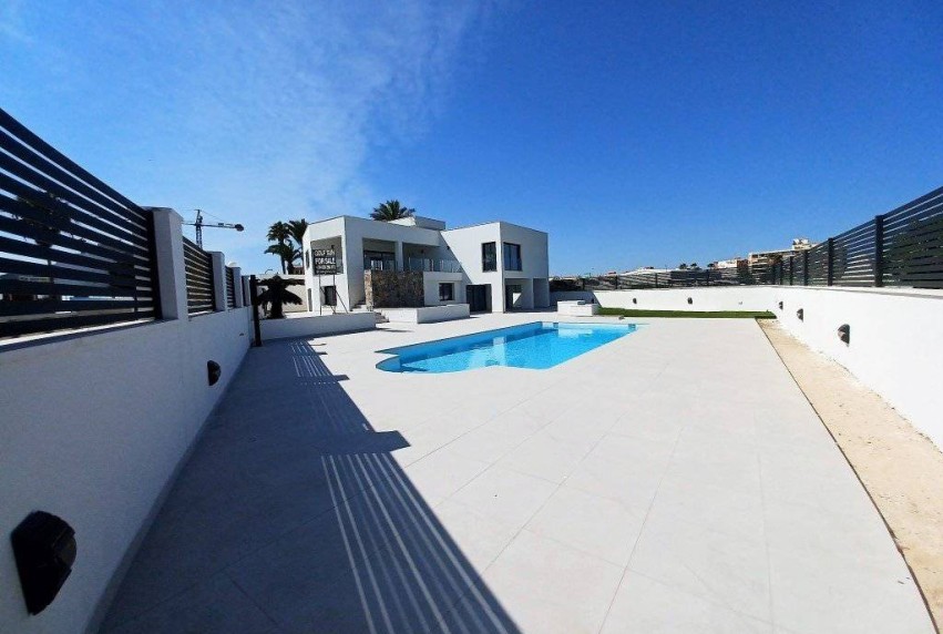 Herverkoop - Villa - Torrevieja - Los Balcones