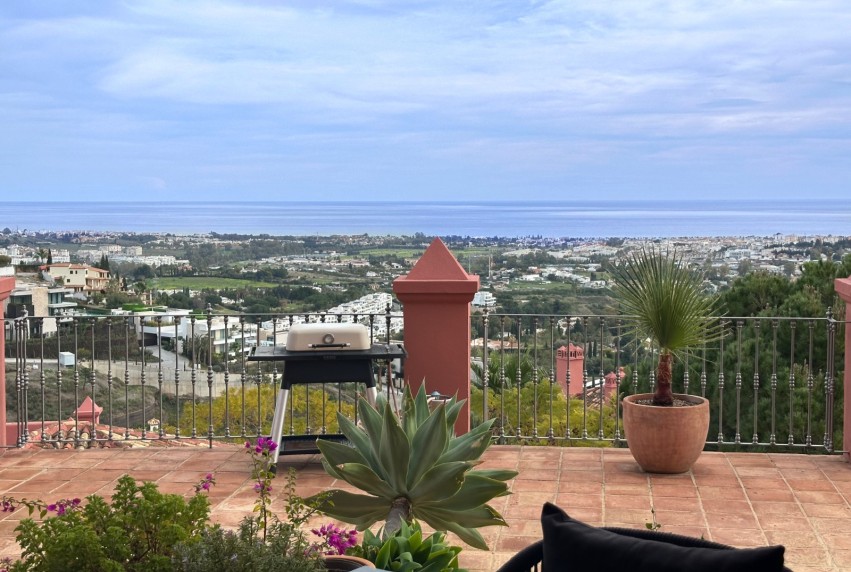 Resale - Apartment - Benahavis - La Quinta