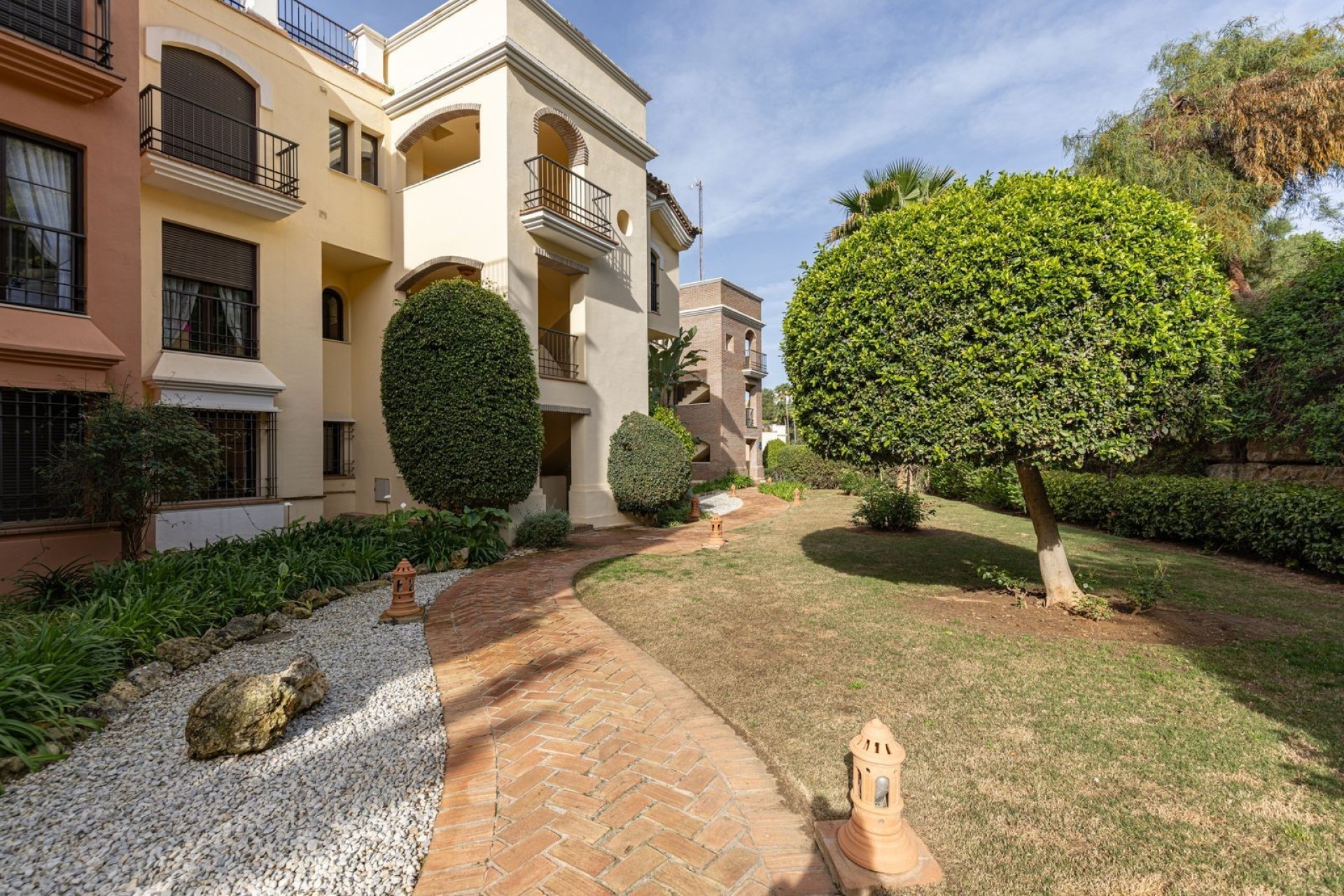 Resale - Apartment - Benahavis - Los Arqueros