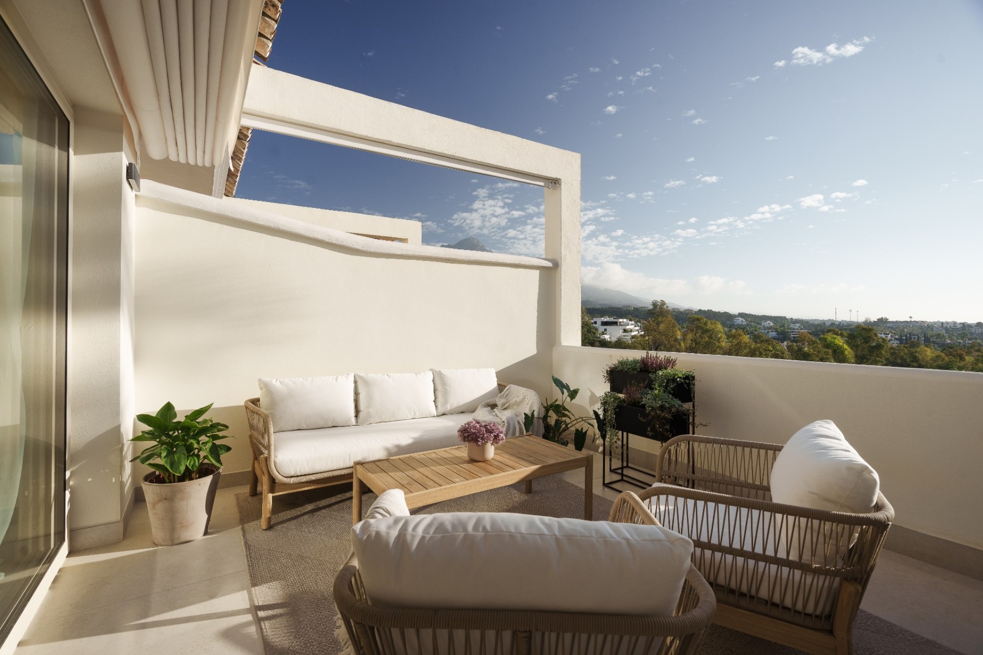 Resale - Apartment - Marbella - Nueva Andalucía