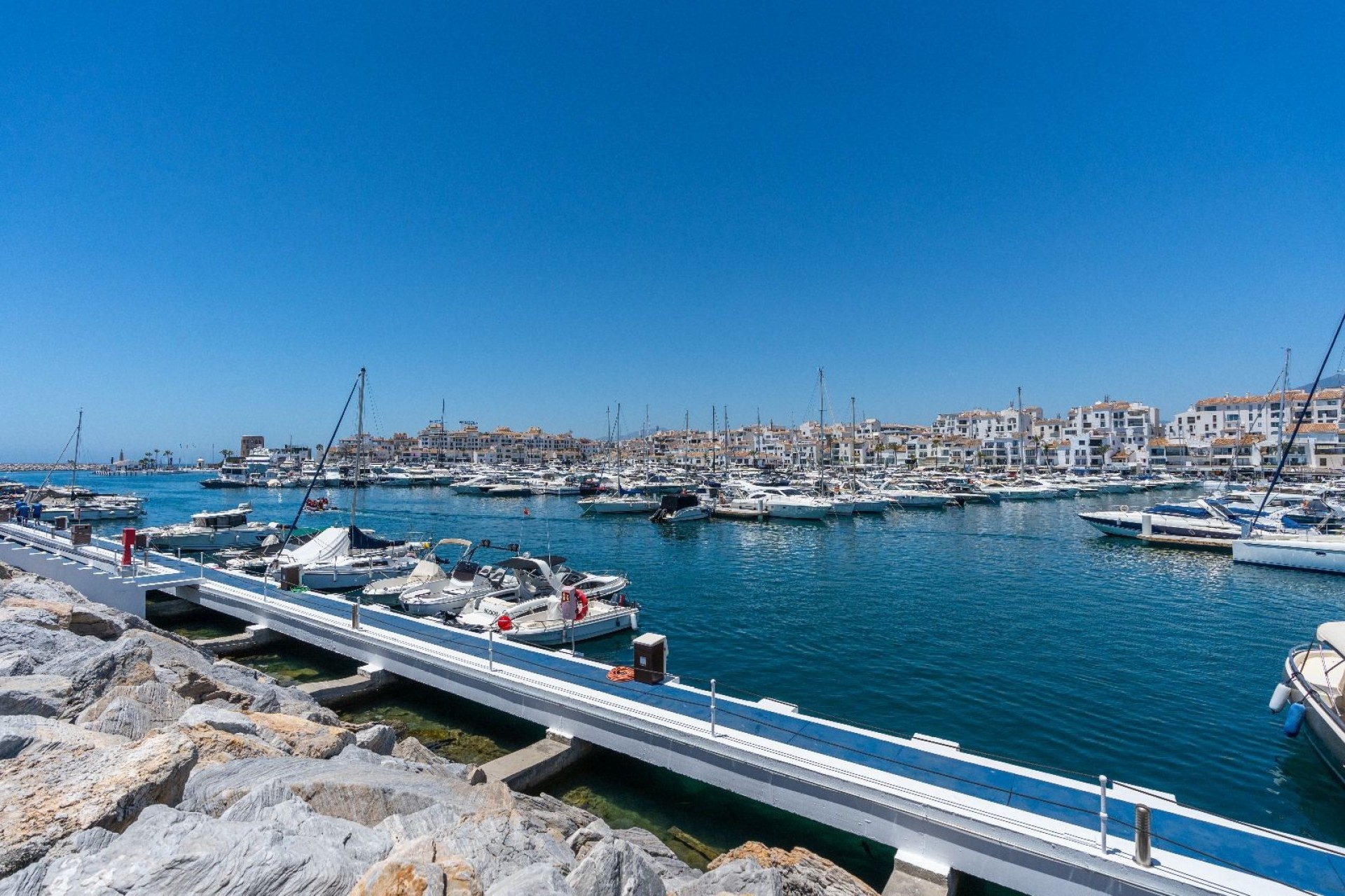 Resale - Apartment - Marbella - Puerto Banús