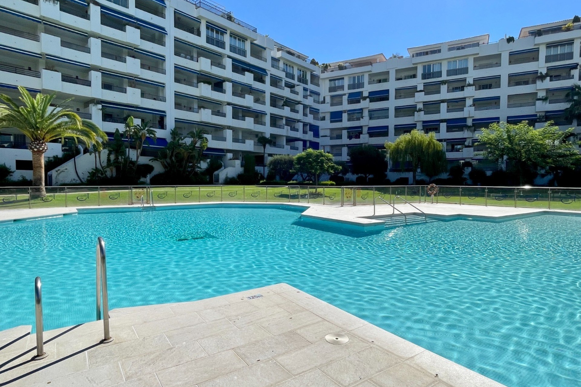 Resale - Apartment - Marbella - Puerto Banús