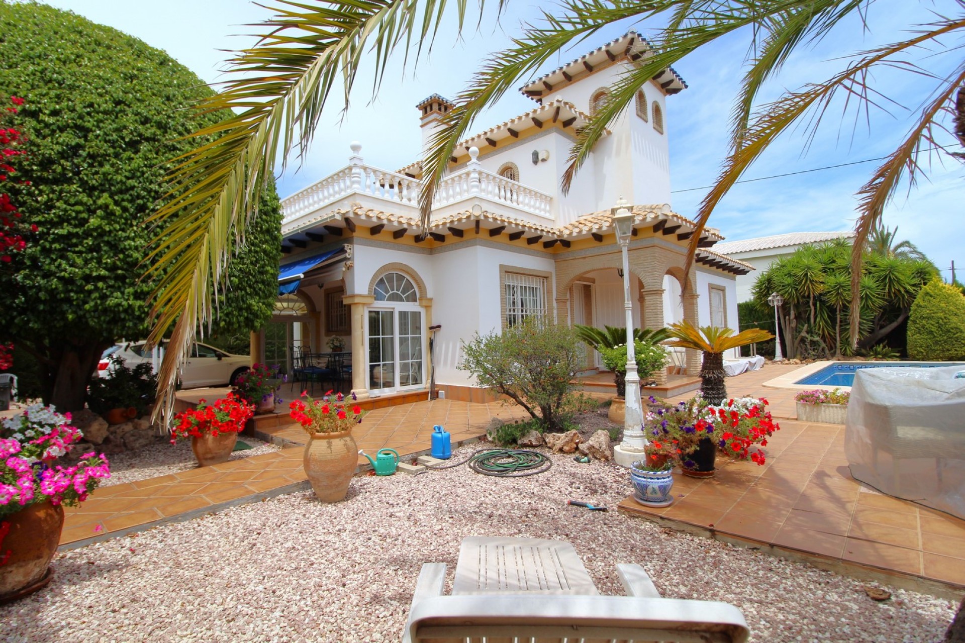 Resale - Villa - Cabo Roig