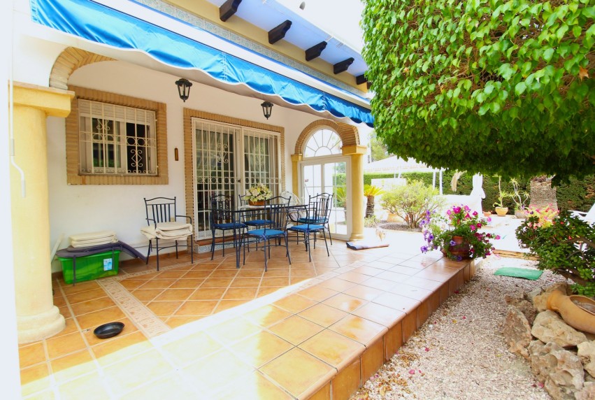 Resale - Villa - Cabo Roig