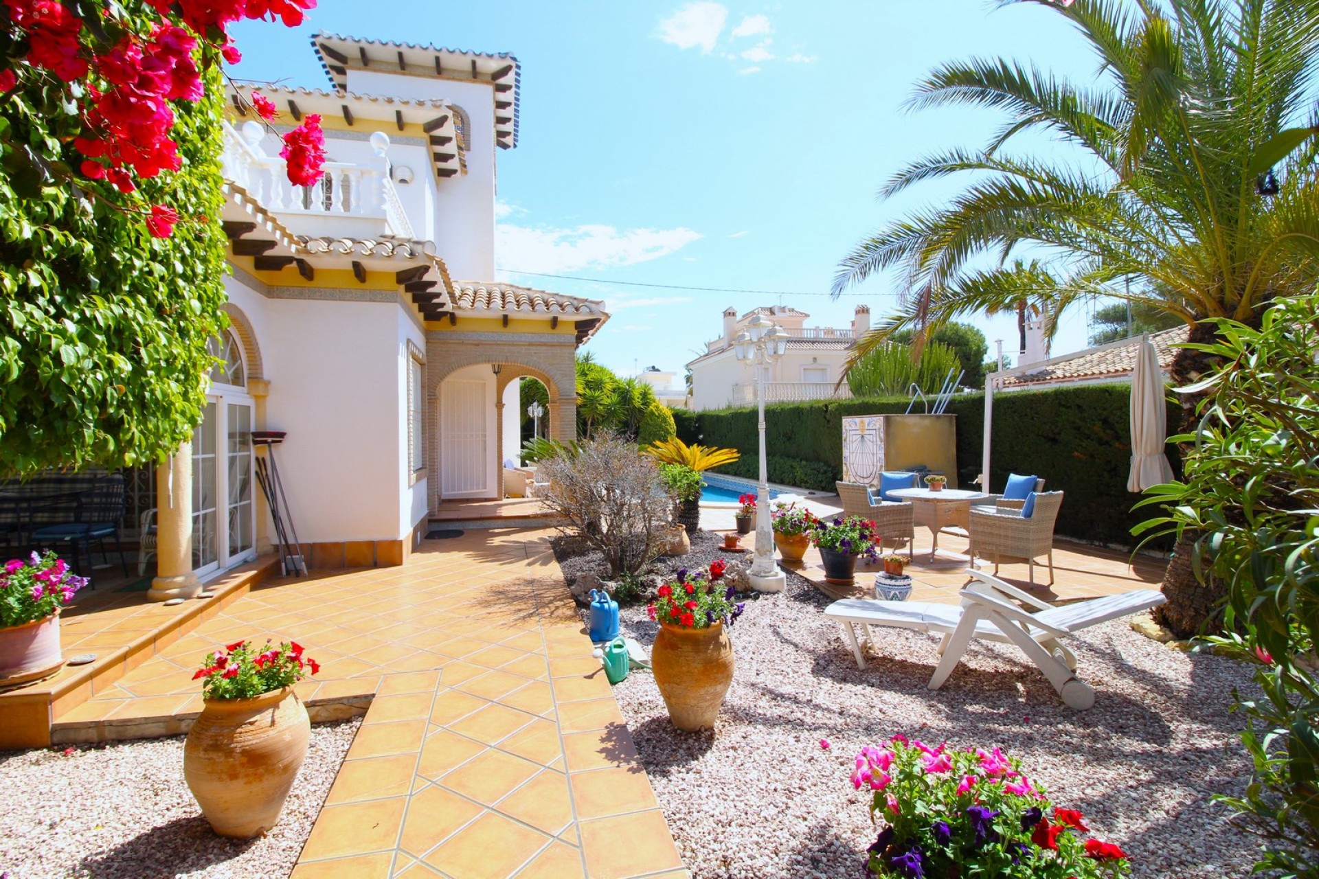 Resale - Villa - Cabo Roig