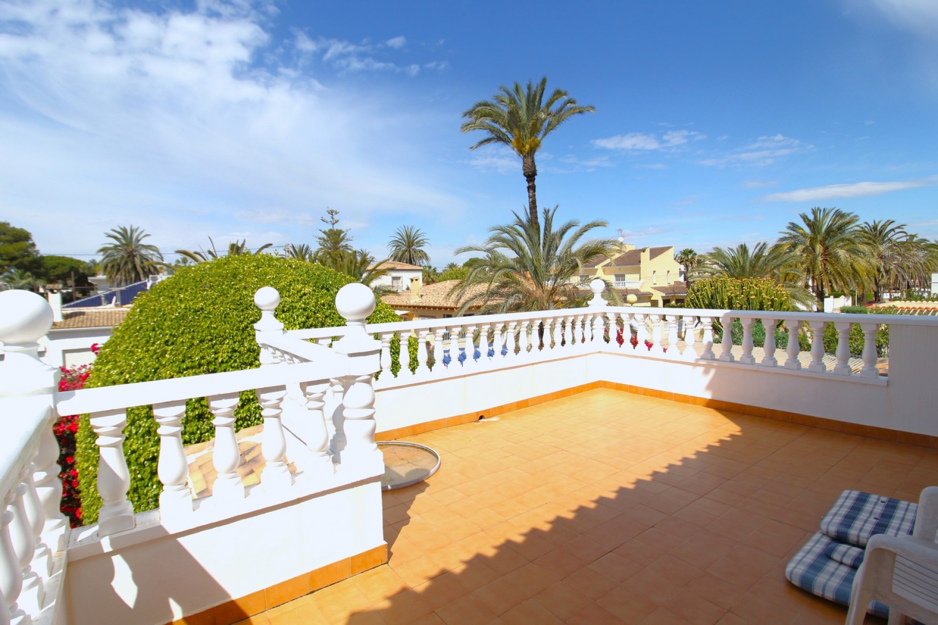 Resale - Villa - Cabo Roig