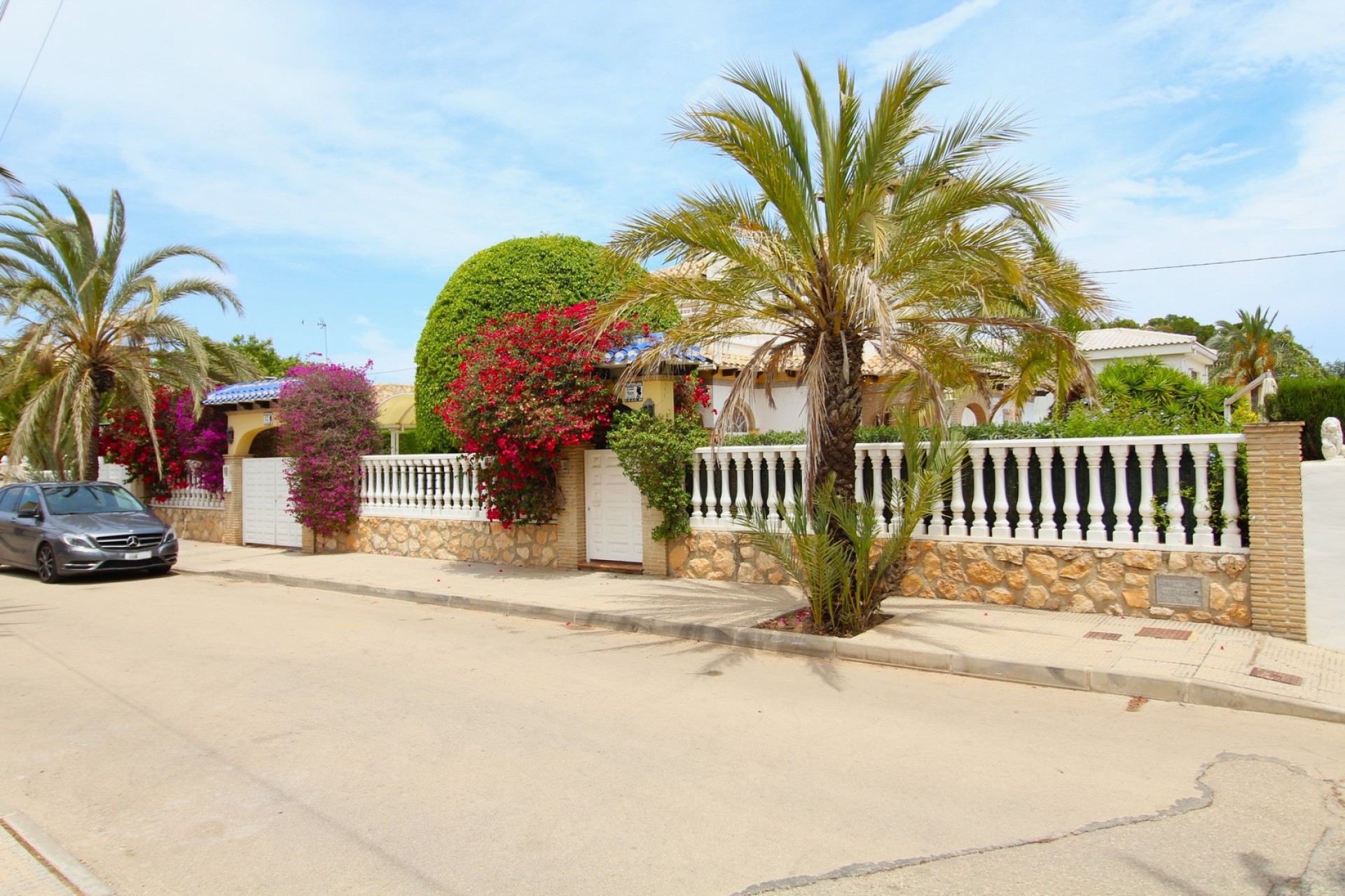 Resale - Villa - Cabo Roig