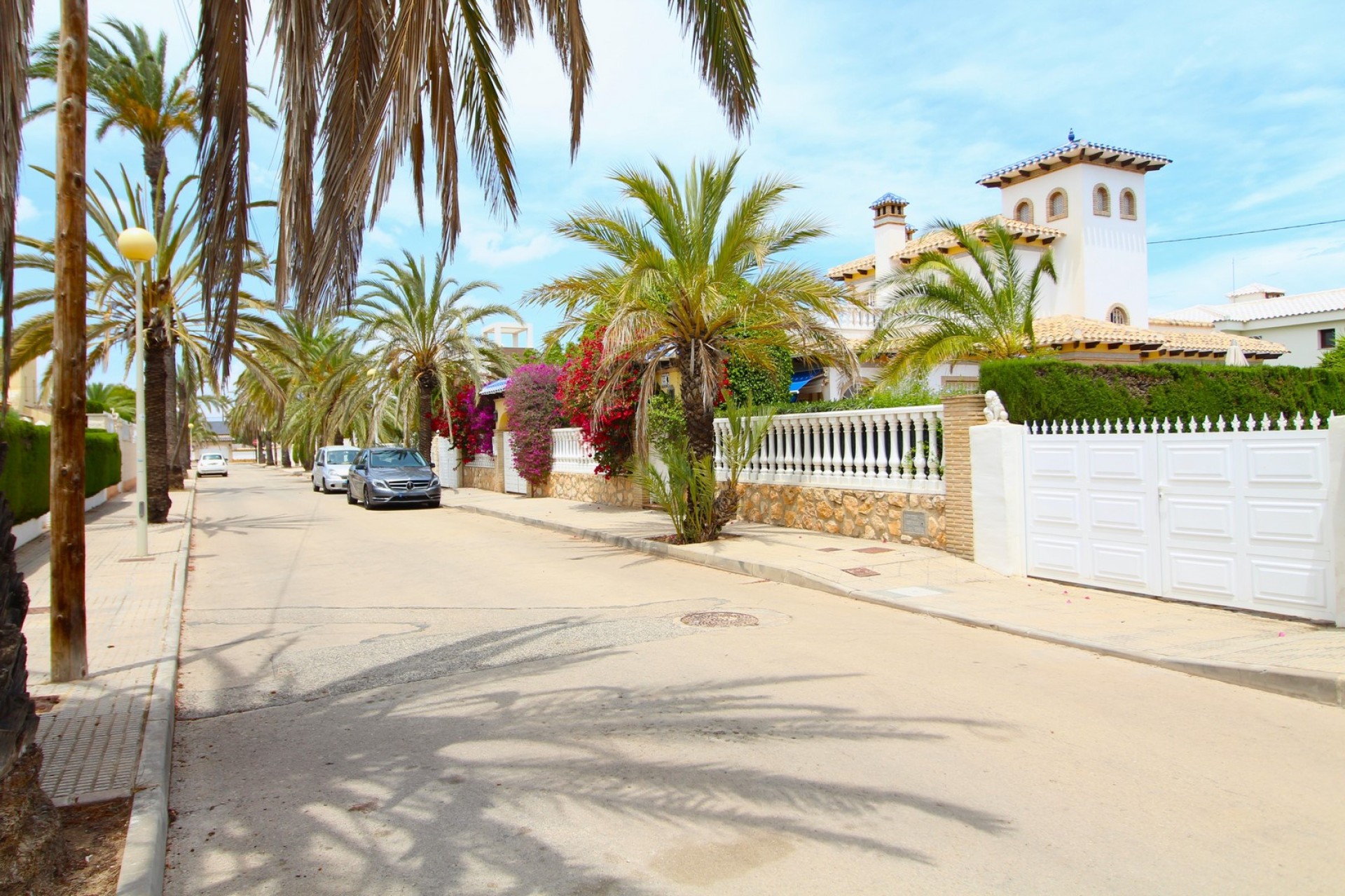 Resale - Villa - Cabo Roig