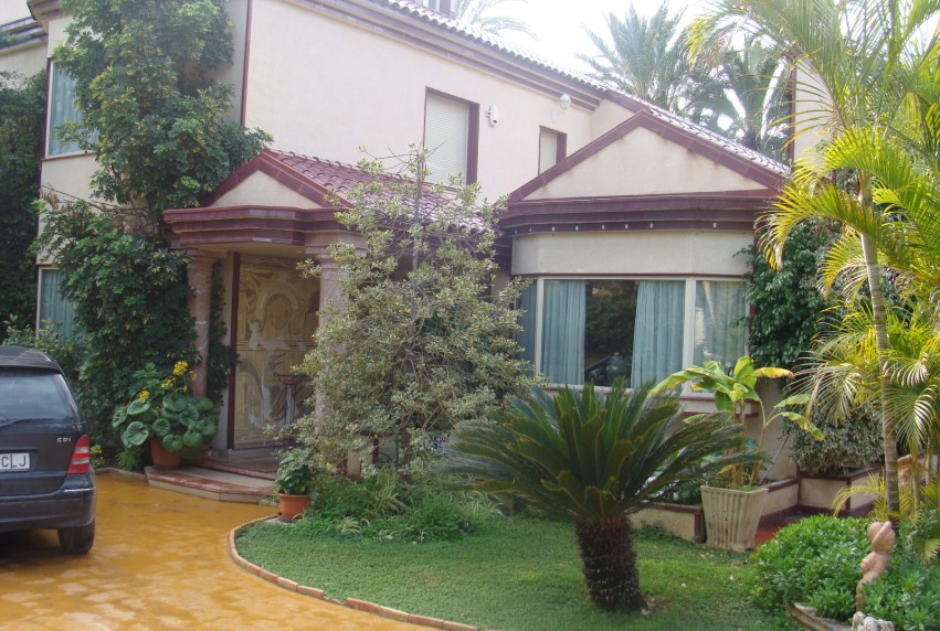 Resale - Villa - Elche