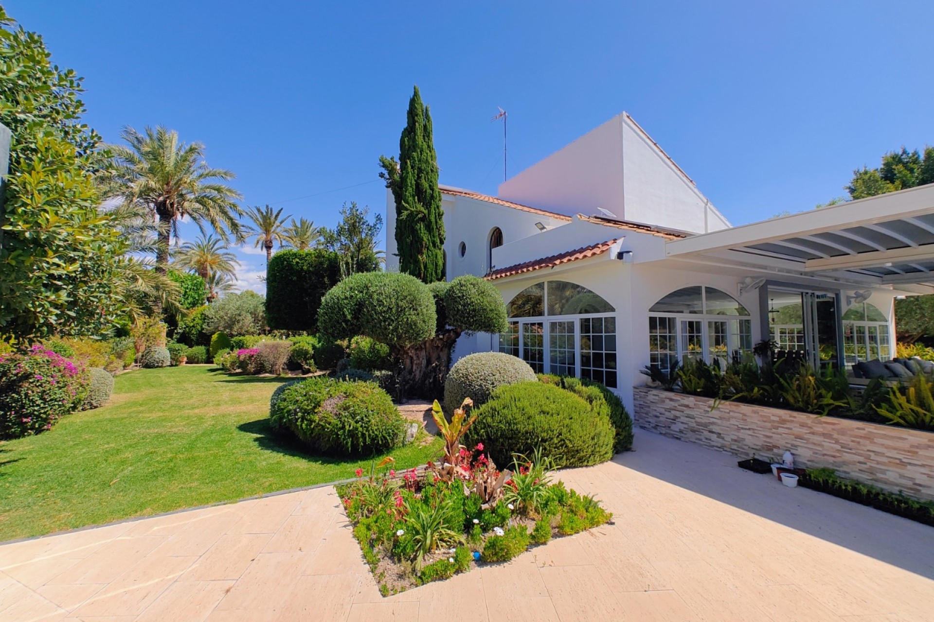 Resale - Villa - Elche