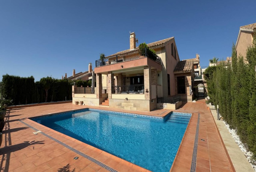 Resale - Villa - La Finca Golf