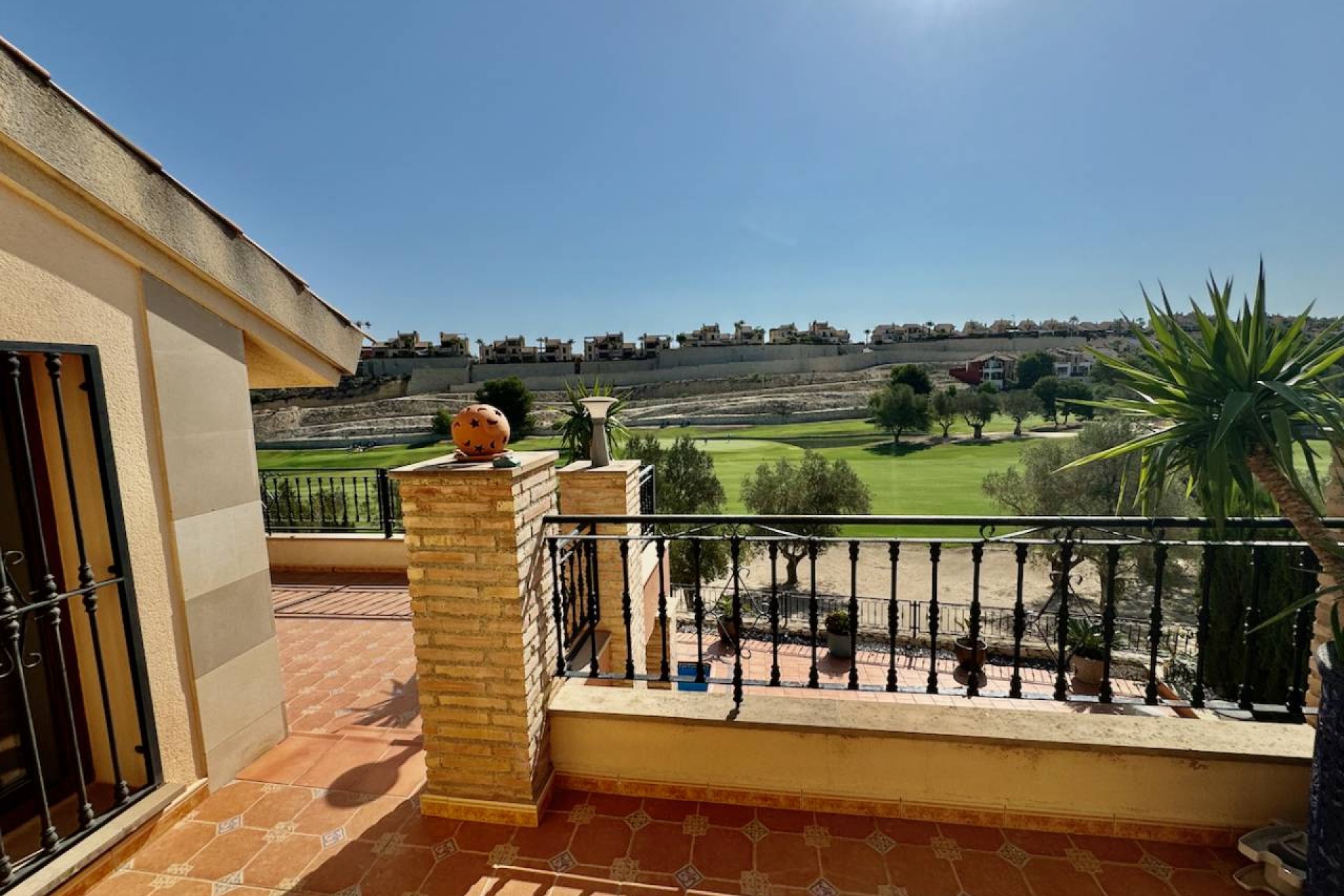 Resale - Villa - La Finca Golf