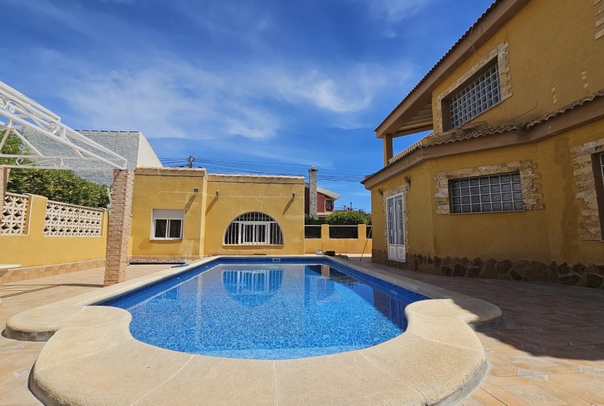 Resale - Villa - Los Alcazares