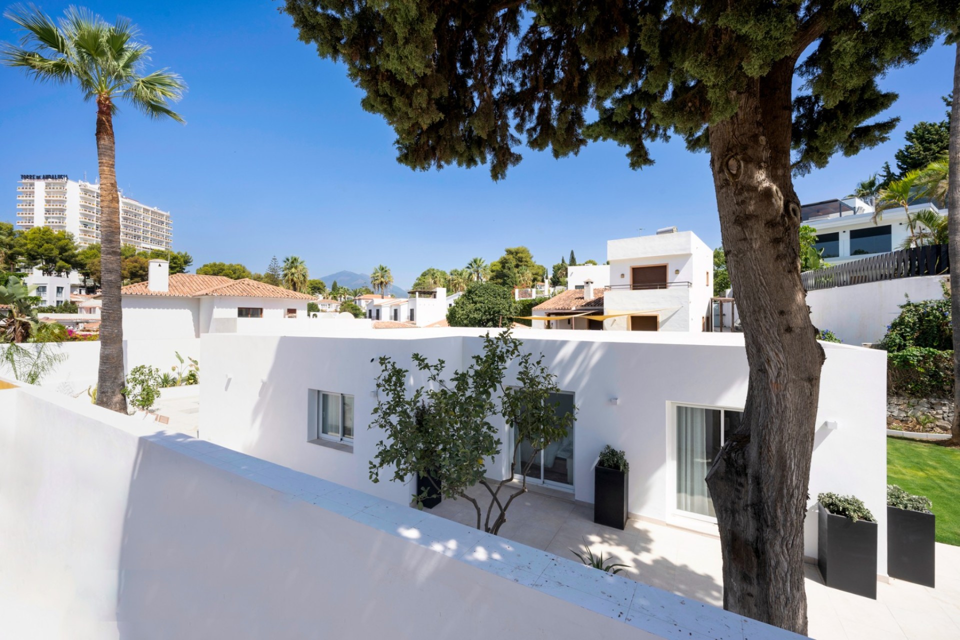 Resale - Villa - Marbella - Nueva Andalucía