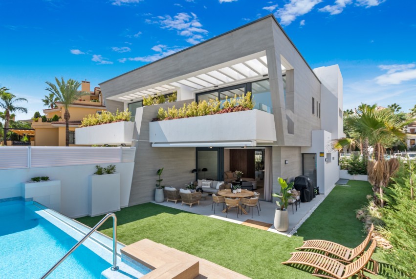 Resale - Villa - Marbella - Puerto Banús