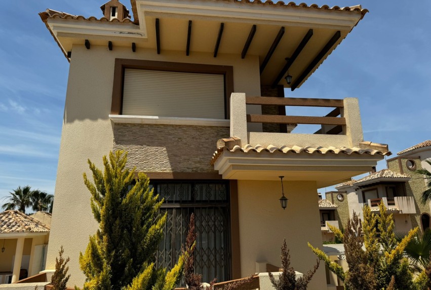 Resale - Villa - Orihuela Costa - Villamartín