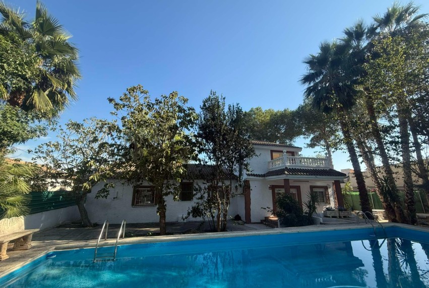 Resale - Villa - Orihuela