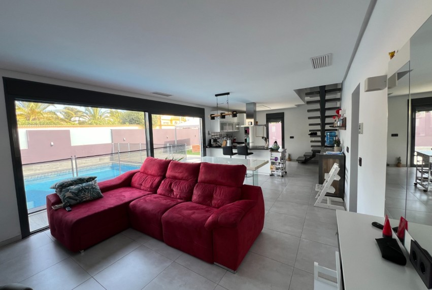 Resale - Villa - Torrevieja - El Chaparral