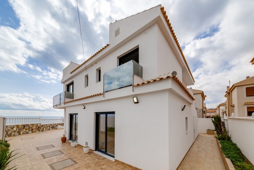 Resale - Villa - Torrevieja - La Mata