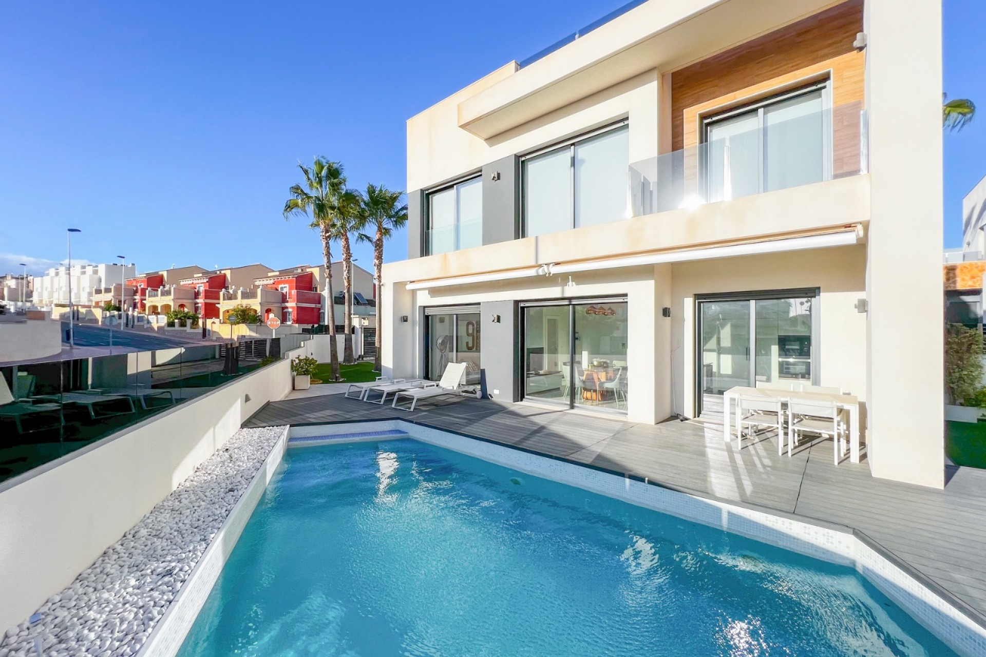 Resale - Villa - Torrevieja