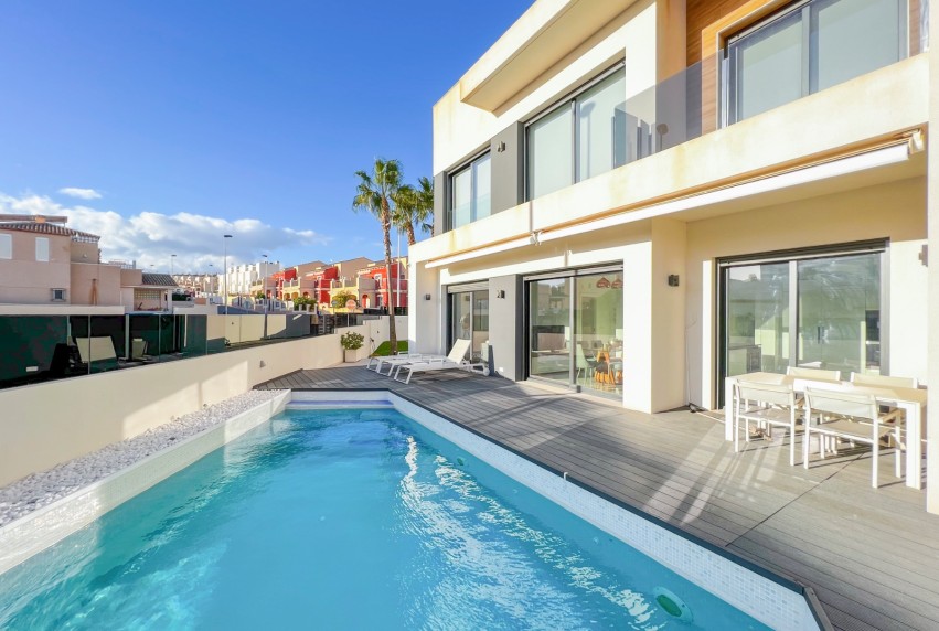 Resale - Villa - Torrevieja