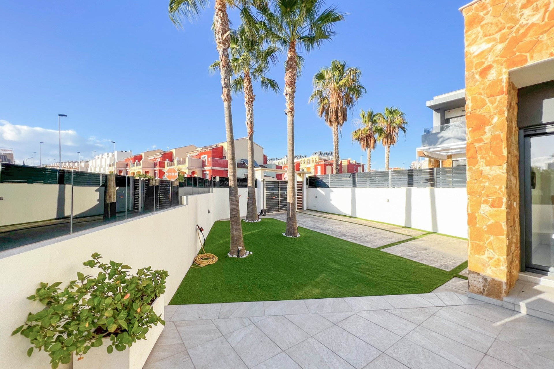 Resale - Villa - Torrevieja