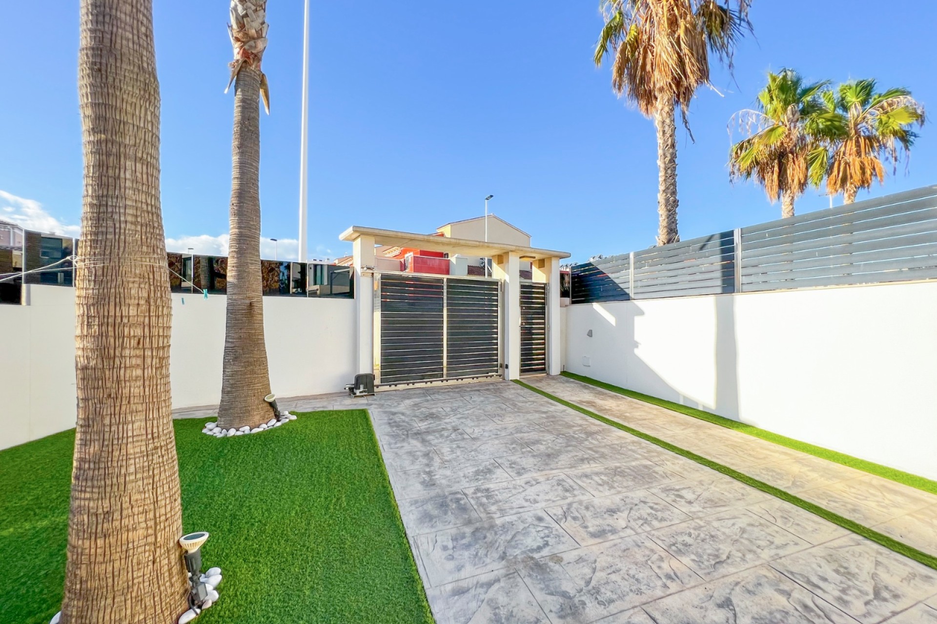 Resale - Villa - Torrevieja