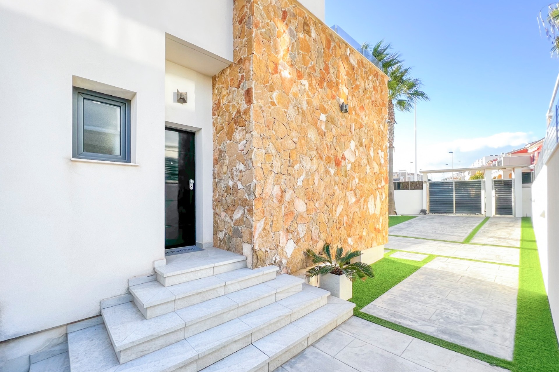 Resale - Villa - Torrevieja