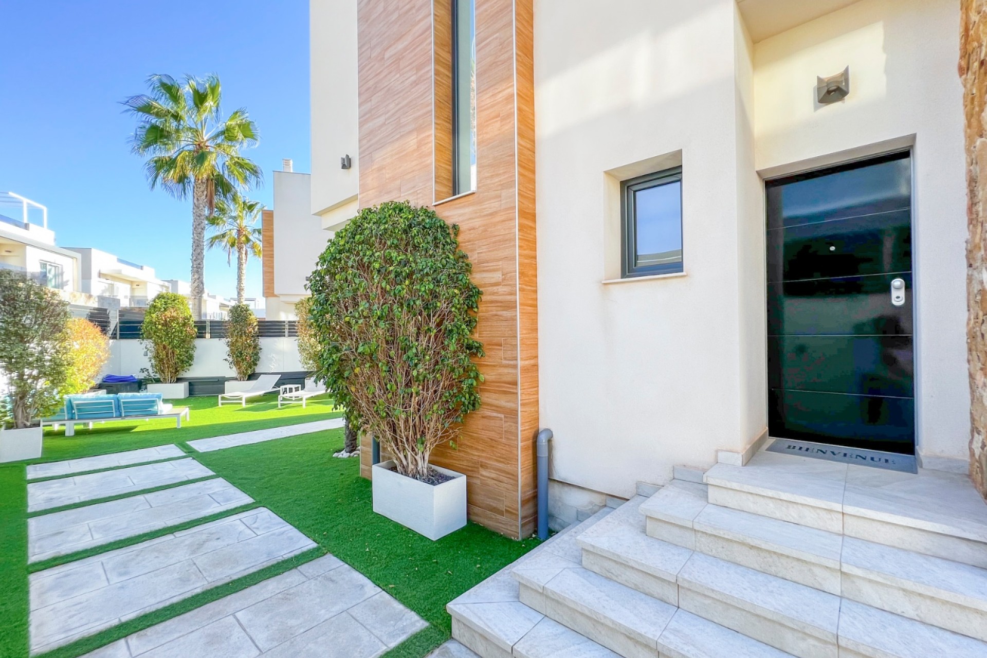 Resale - Villa - Torrevieja