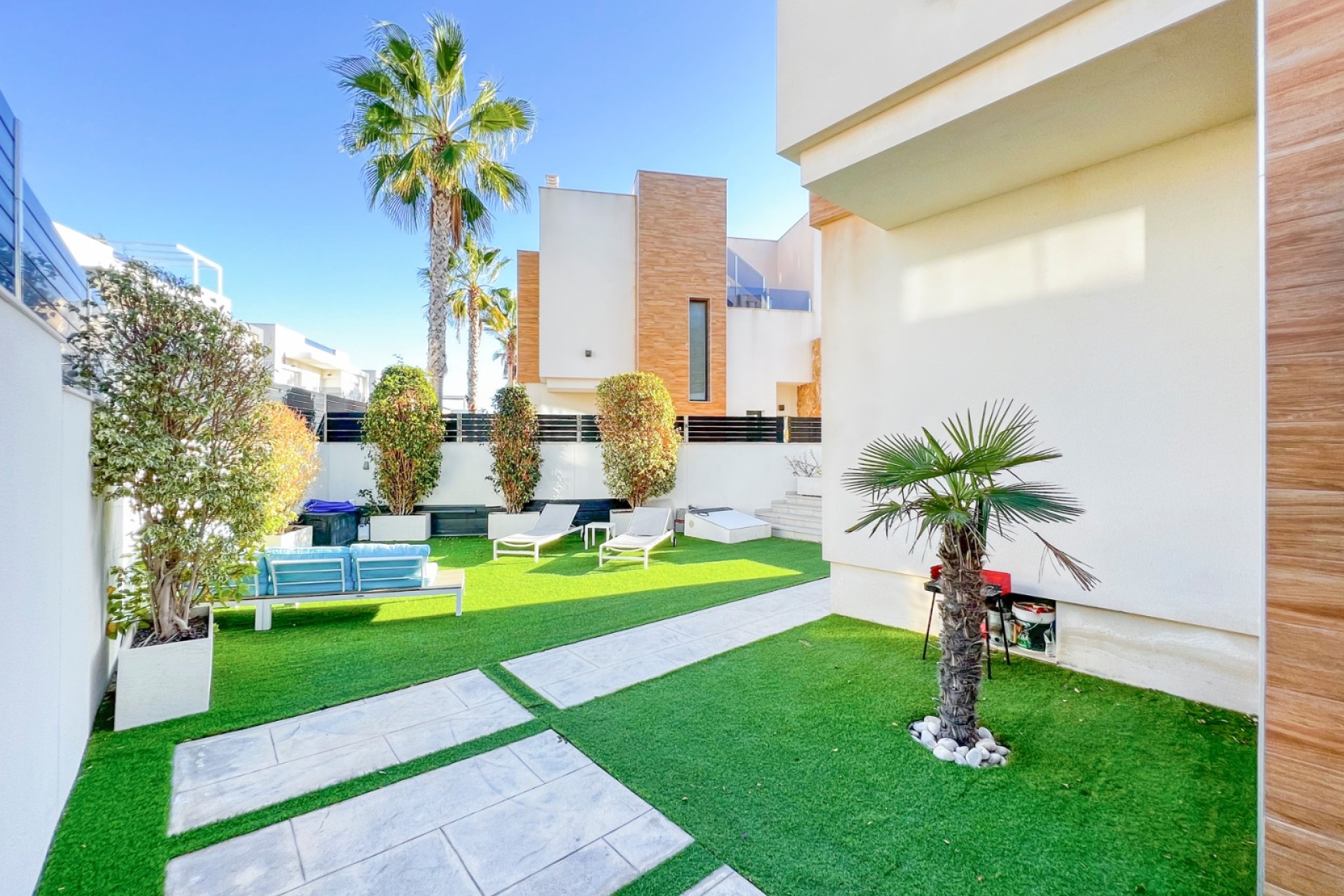 Resale - Villa - Torrevieja