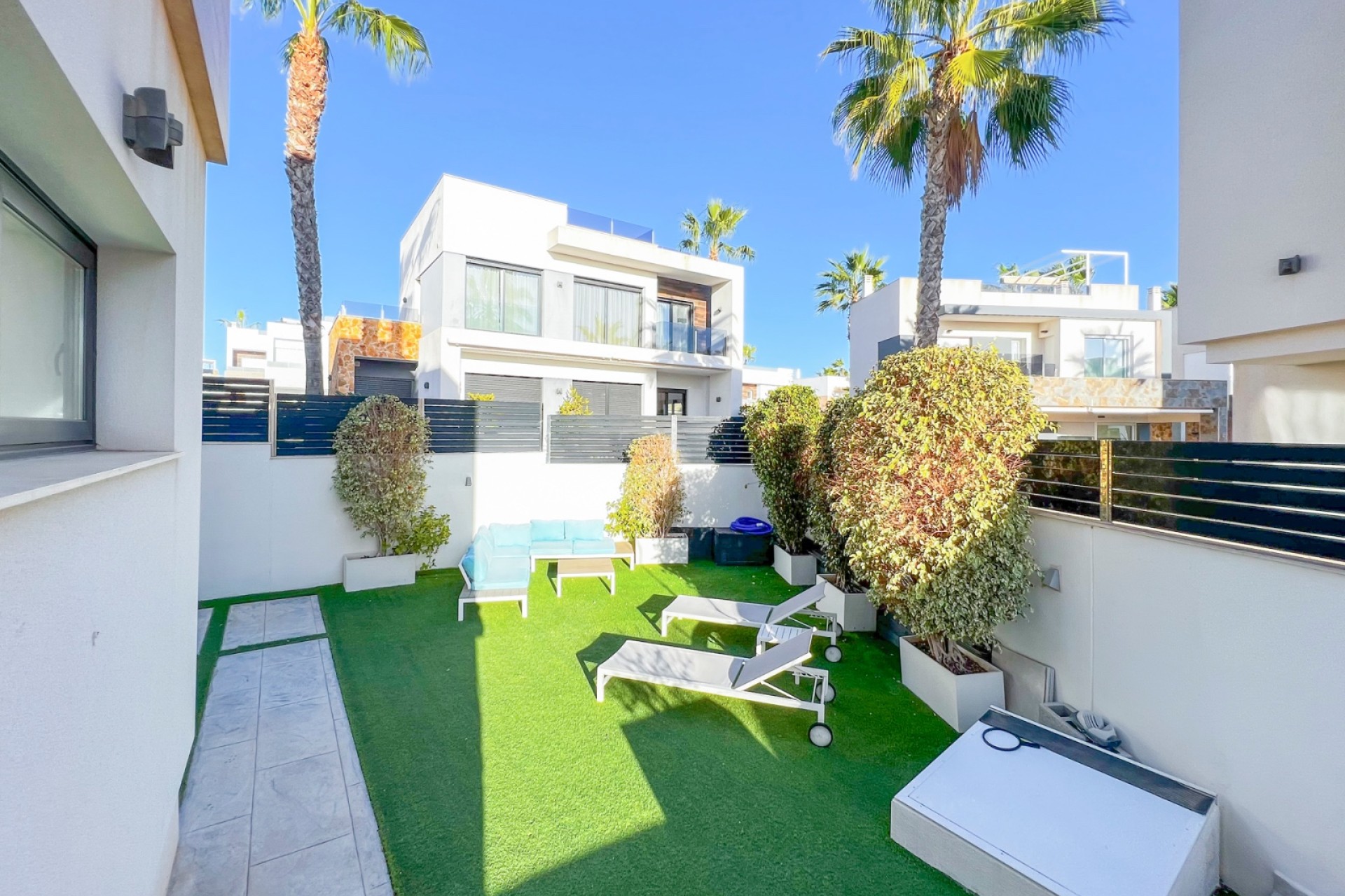 Resale - Villa - Torrevieja