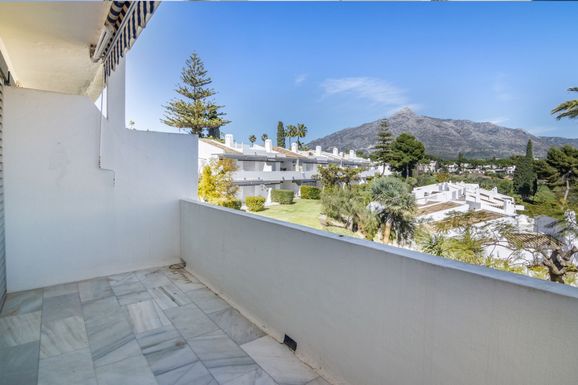 Revente - Apartment - Marbella - Nueva Andalucía