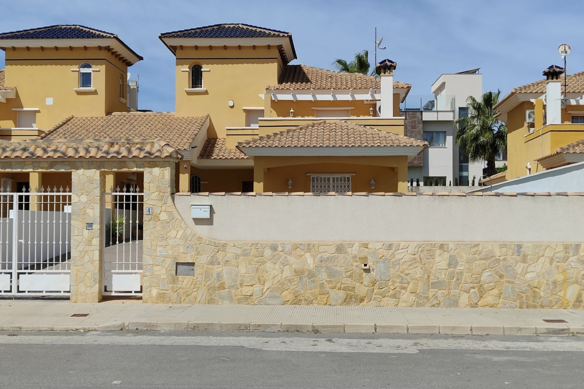 Revente - Villa - Orihuela Costa - La Zenia