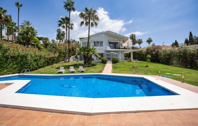 Villa - Herverkoop - Marbella - Nueva Andalucía