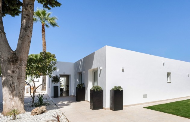 Villa - Herverkoop - Marbella - Nueva Andalucía