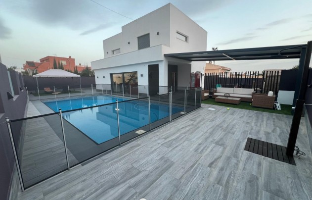 Villa - Resale - Torrevieja - El Chaparral