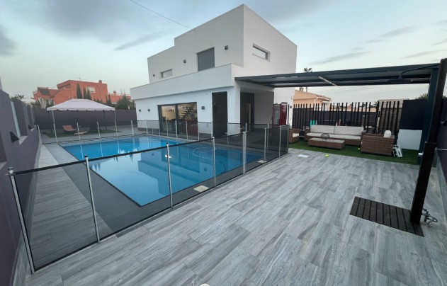 Villa - Resale - Torrevieja - El Chaparral