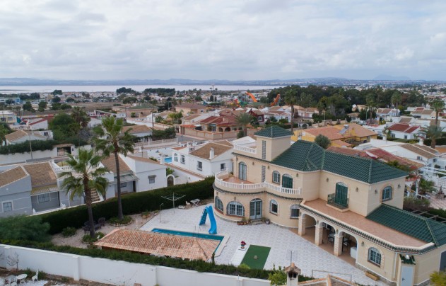 Resale - Villa - Torrevieja - El Chaparral