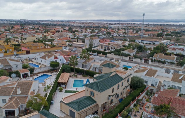 Resale - Villa - Torrevieja - El Chaparral