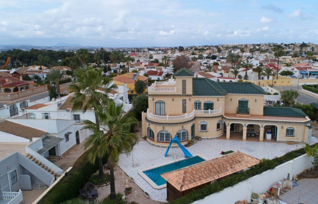 Resale - Villa - Torrevieja - El Chaparral