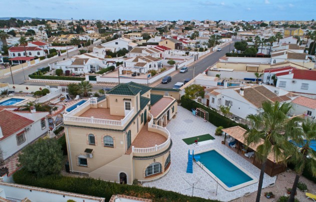 Resale - Villa - Torrevieja - El Chaparral