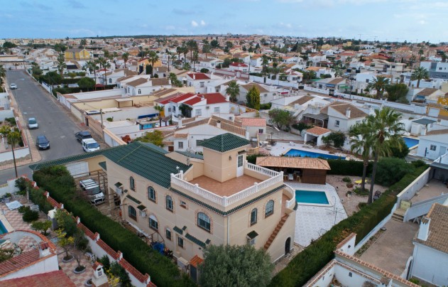 Resale - Villa - Torrevieja - El Chaparral